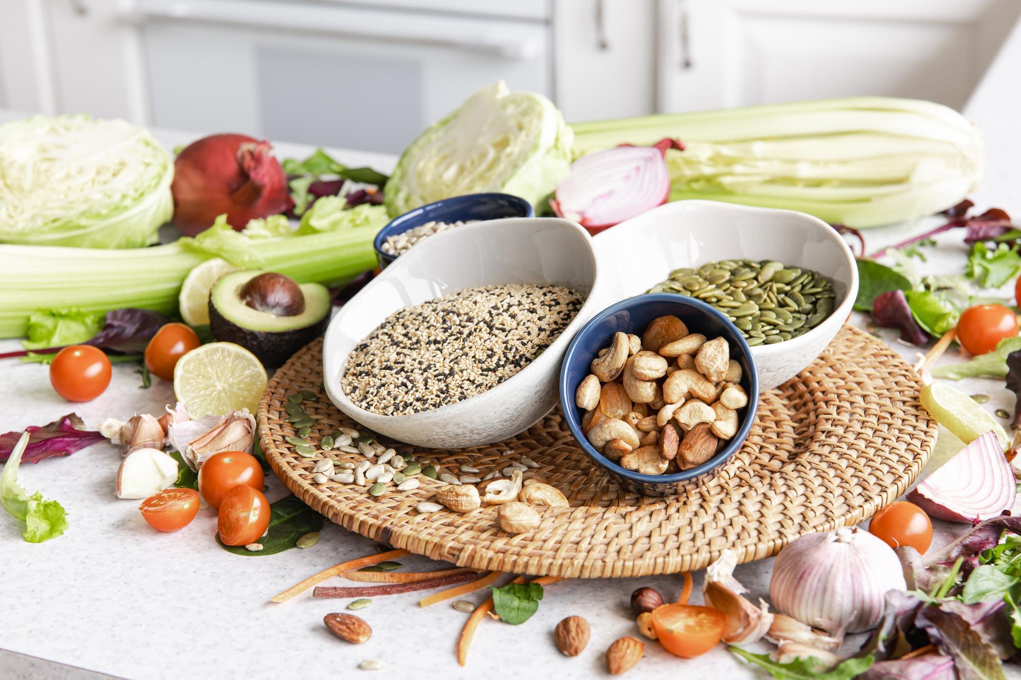 Selección de alimentos ricos en fibra: legumbres, semillas y granos